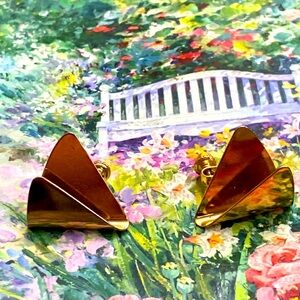 Vintage 80s Unsigned Folded Triangles Gold Toned Screw Back Earring’s